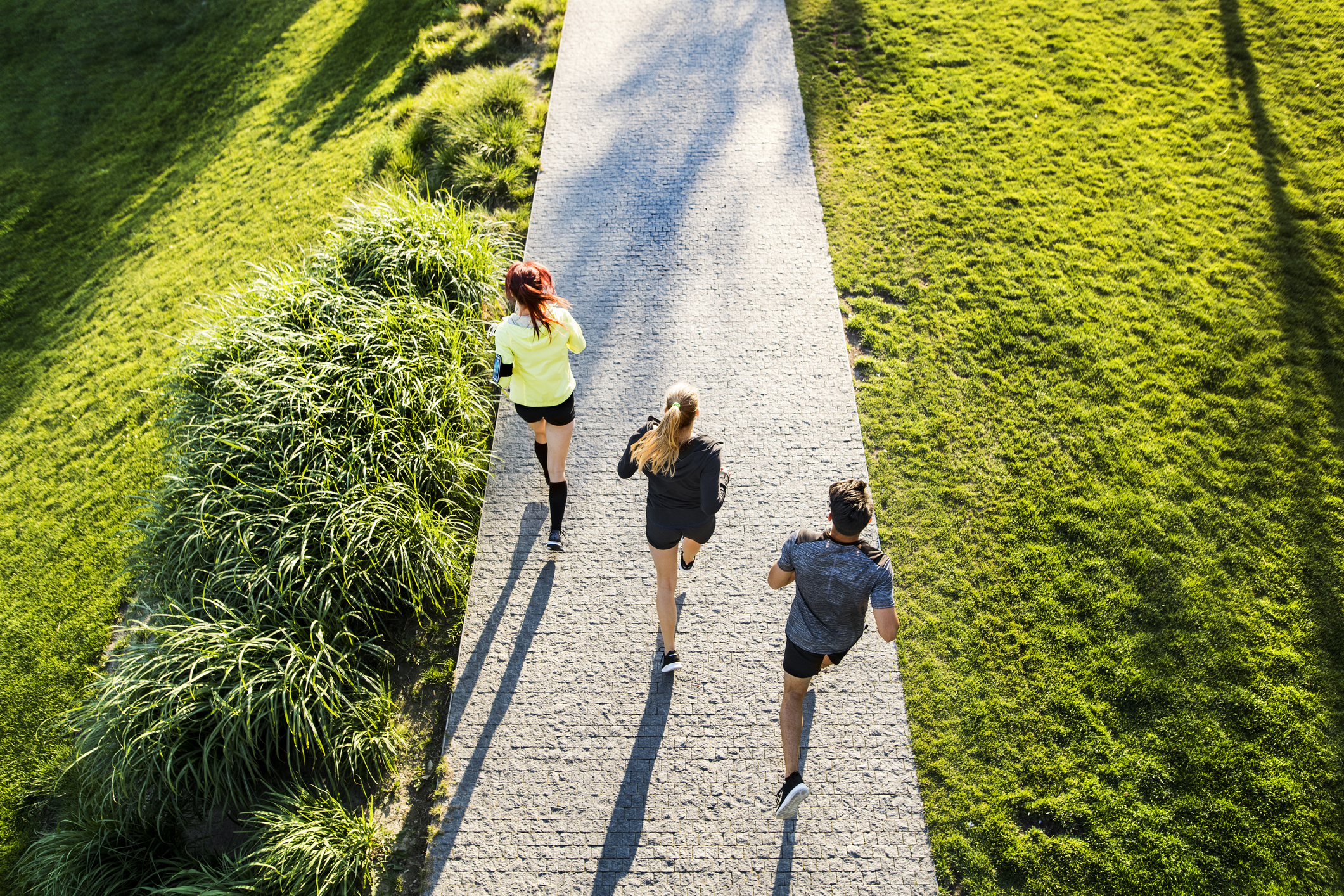 Sporten op betonpad